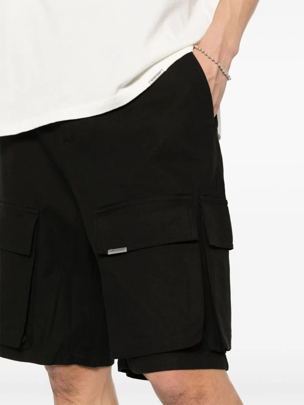 Bermuda con tasche in nero - uomo