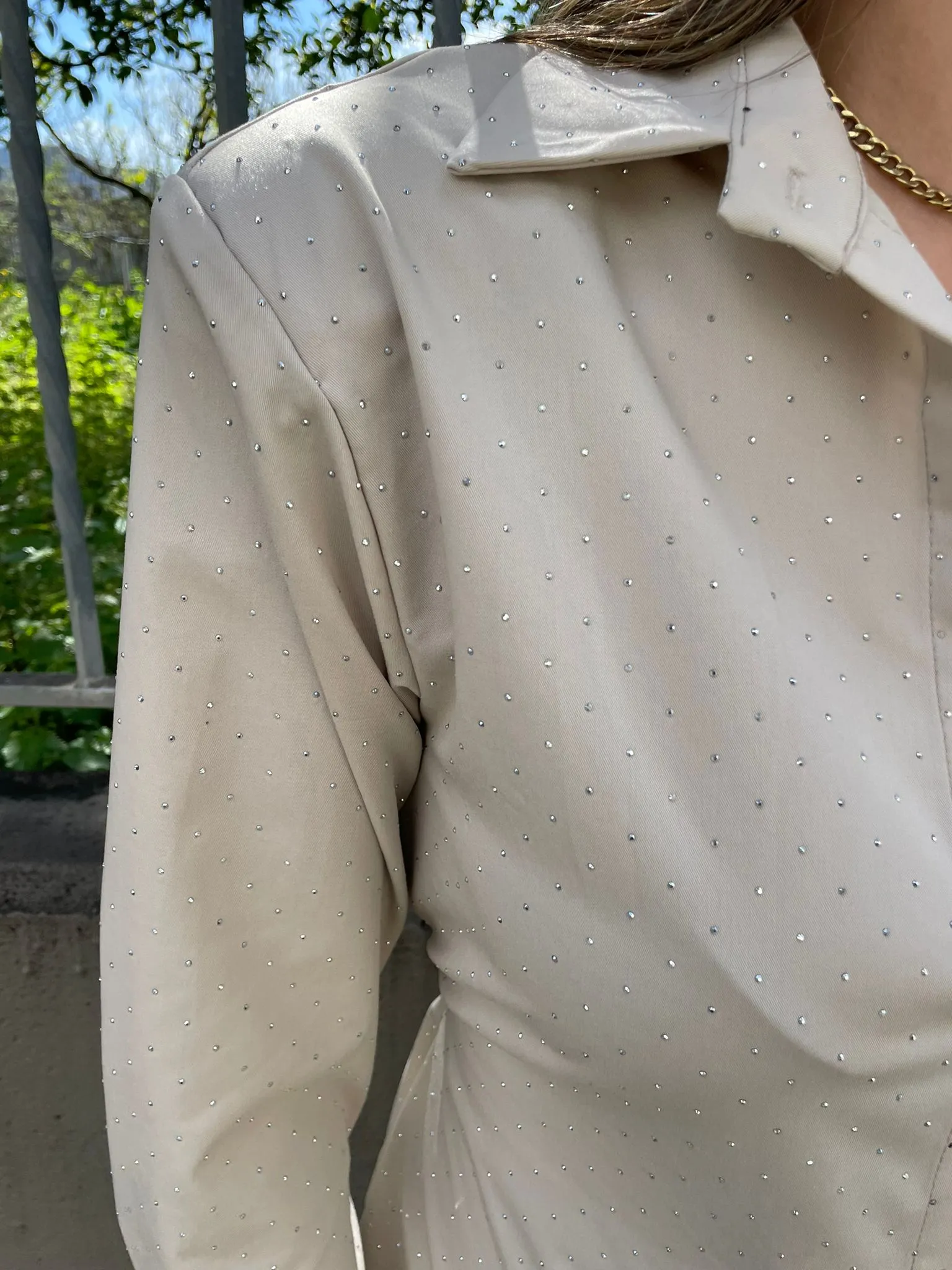 Camicia lunga con brillantini e fiocco dietro