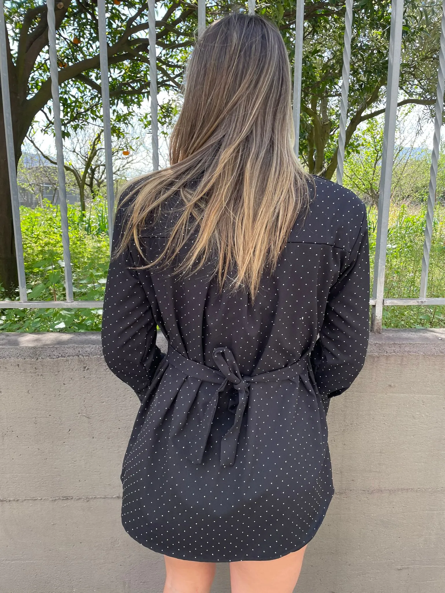 Camicia lunga con brillantini e fiocco dietro