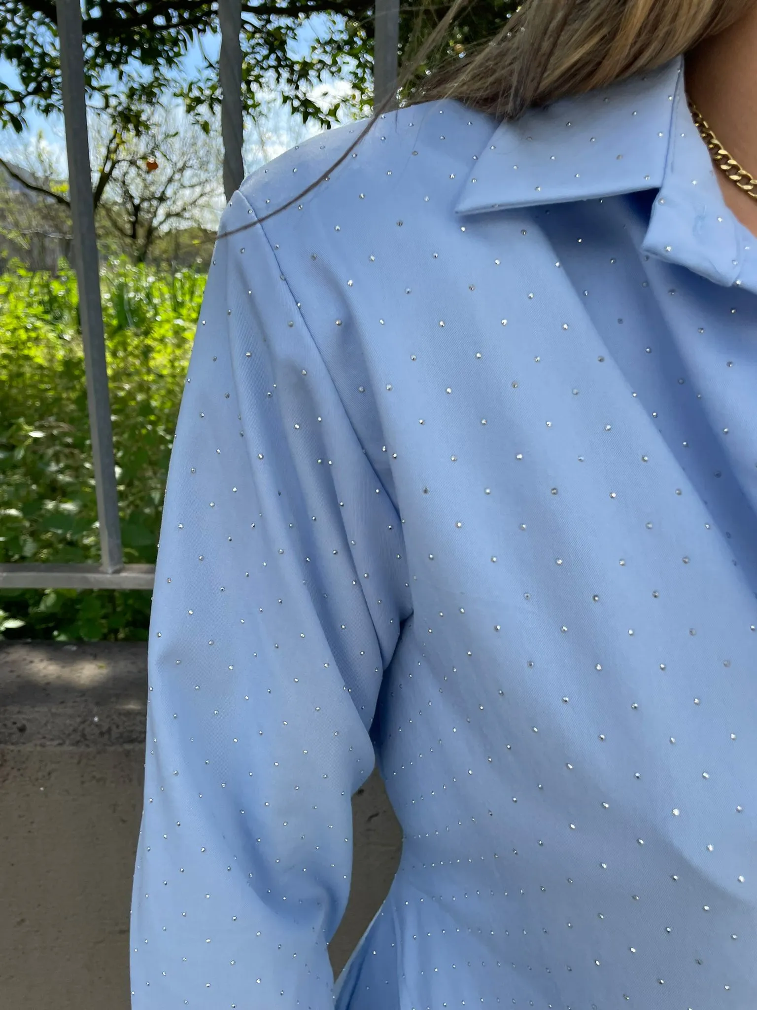 Camicia lunga con brillantini e fiocco dietro