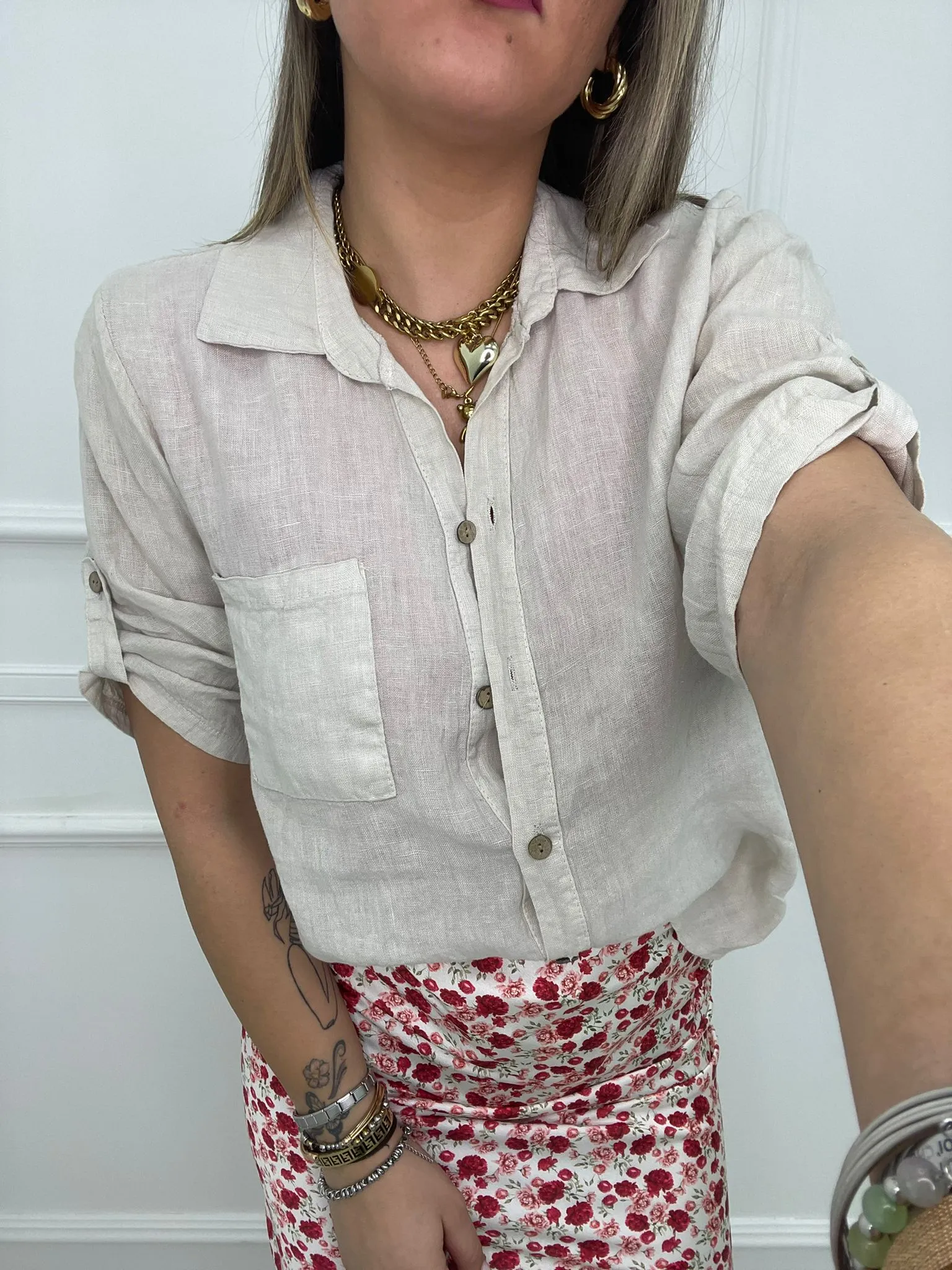 Camicia tinta unita in lino con tasca avanti