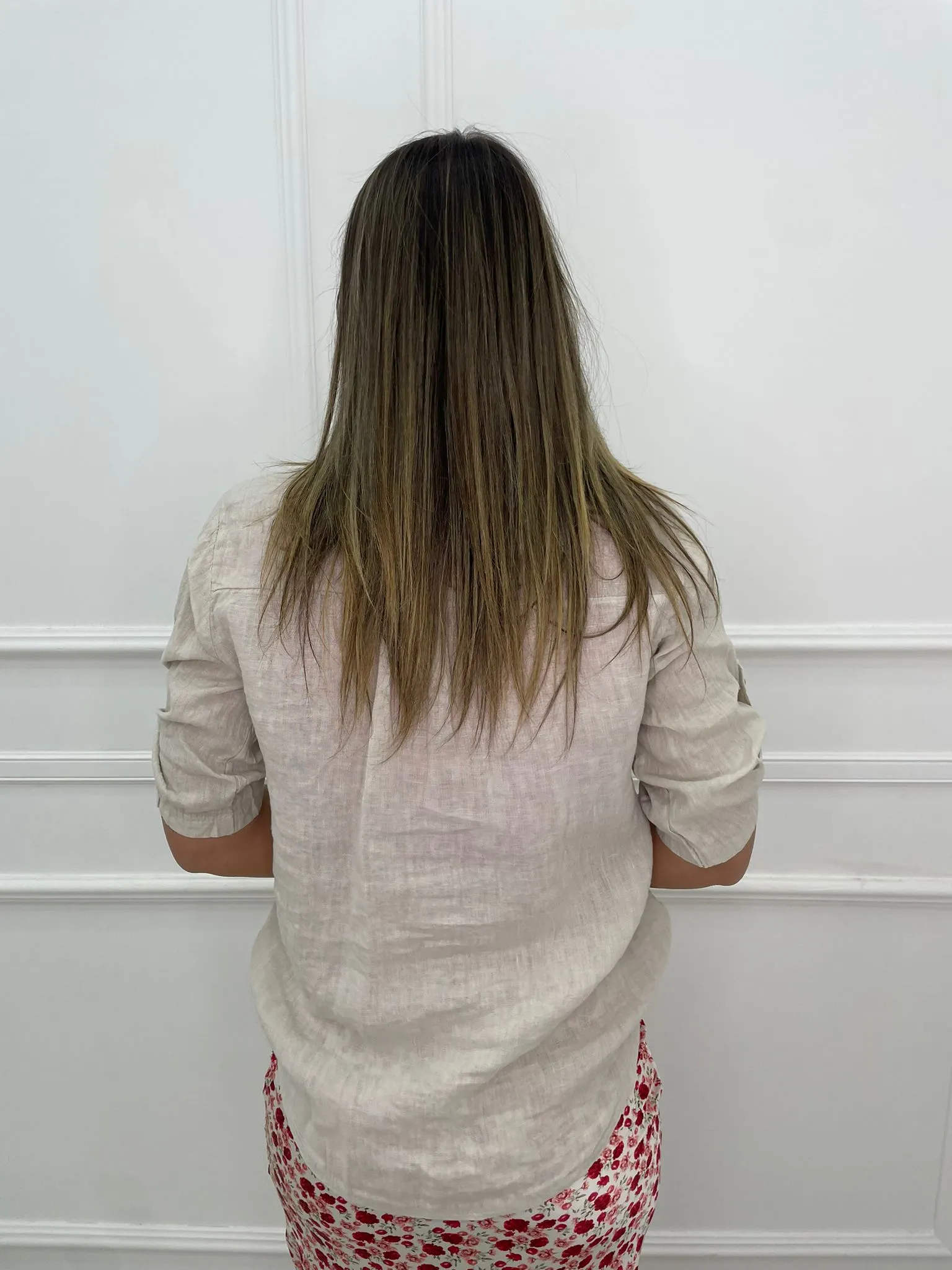 Camicia tinta unita in lino con tasca avanti