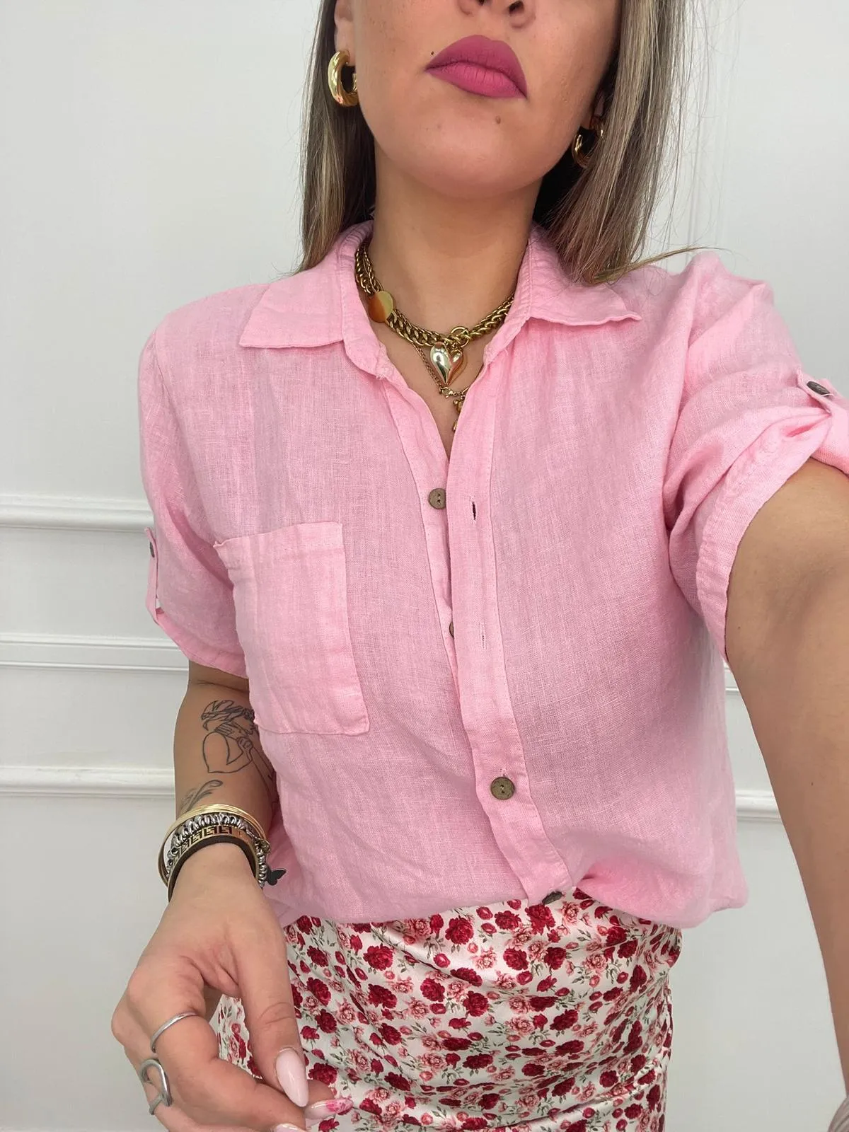 Camicia tinta unita in lino con tasca avanti