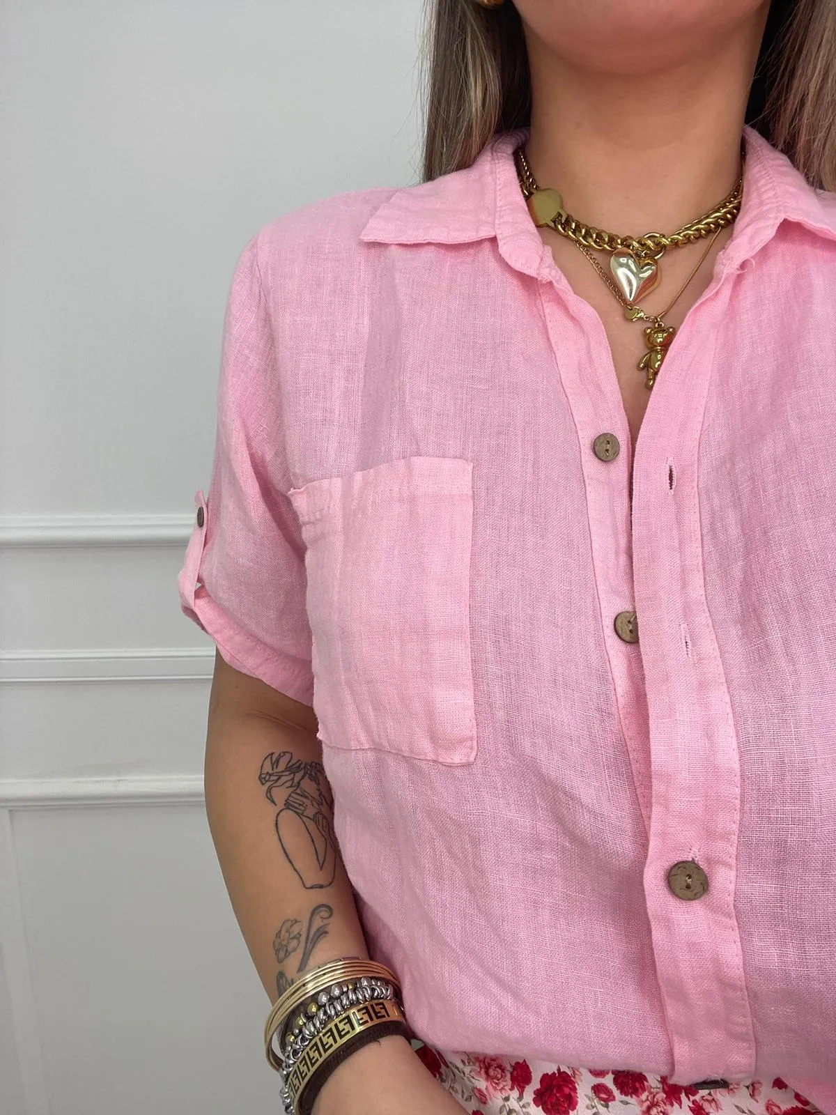 Camicia tinta unita in lino con tasca avanti