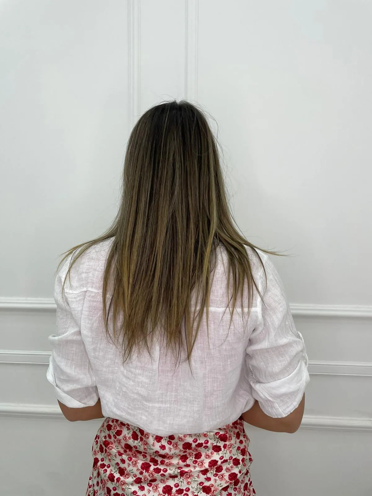 Camicia tinta unita in lino con tasca avanti