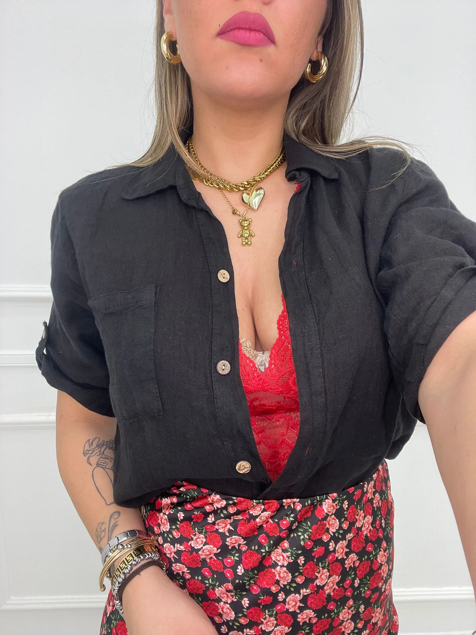 Camicia tinta unita in lino con tasca avanti