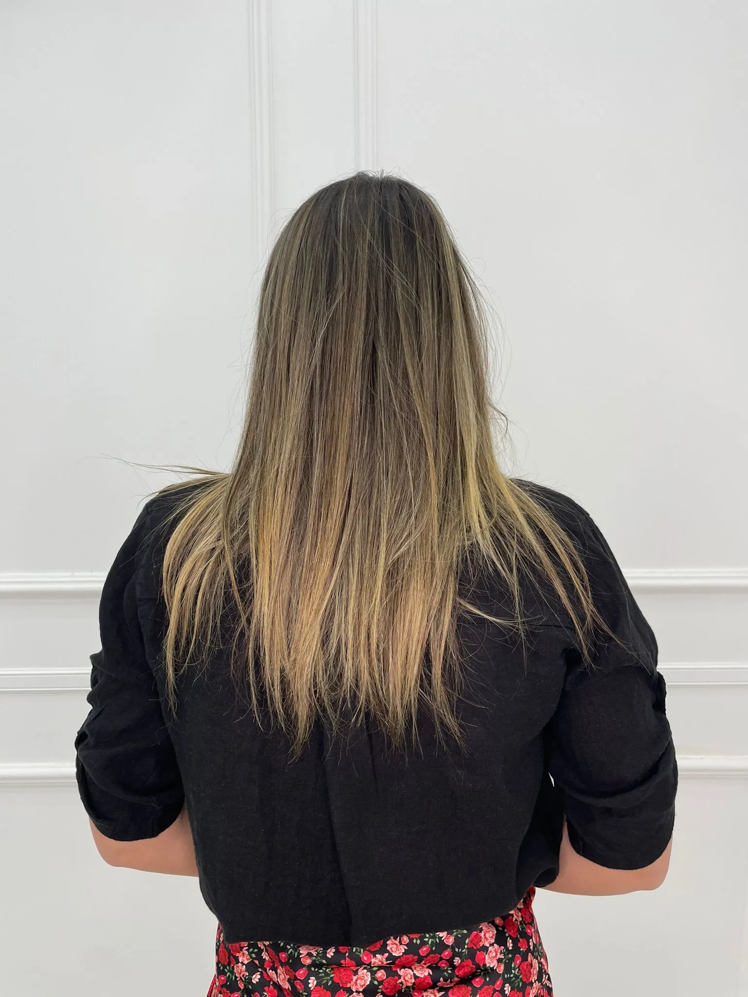 Camicia tinta unita in lino con tasca avanti