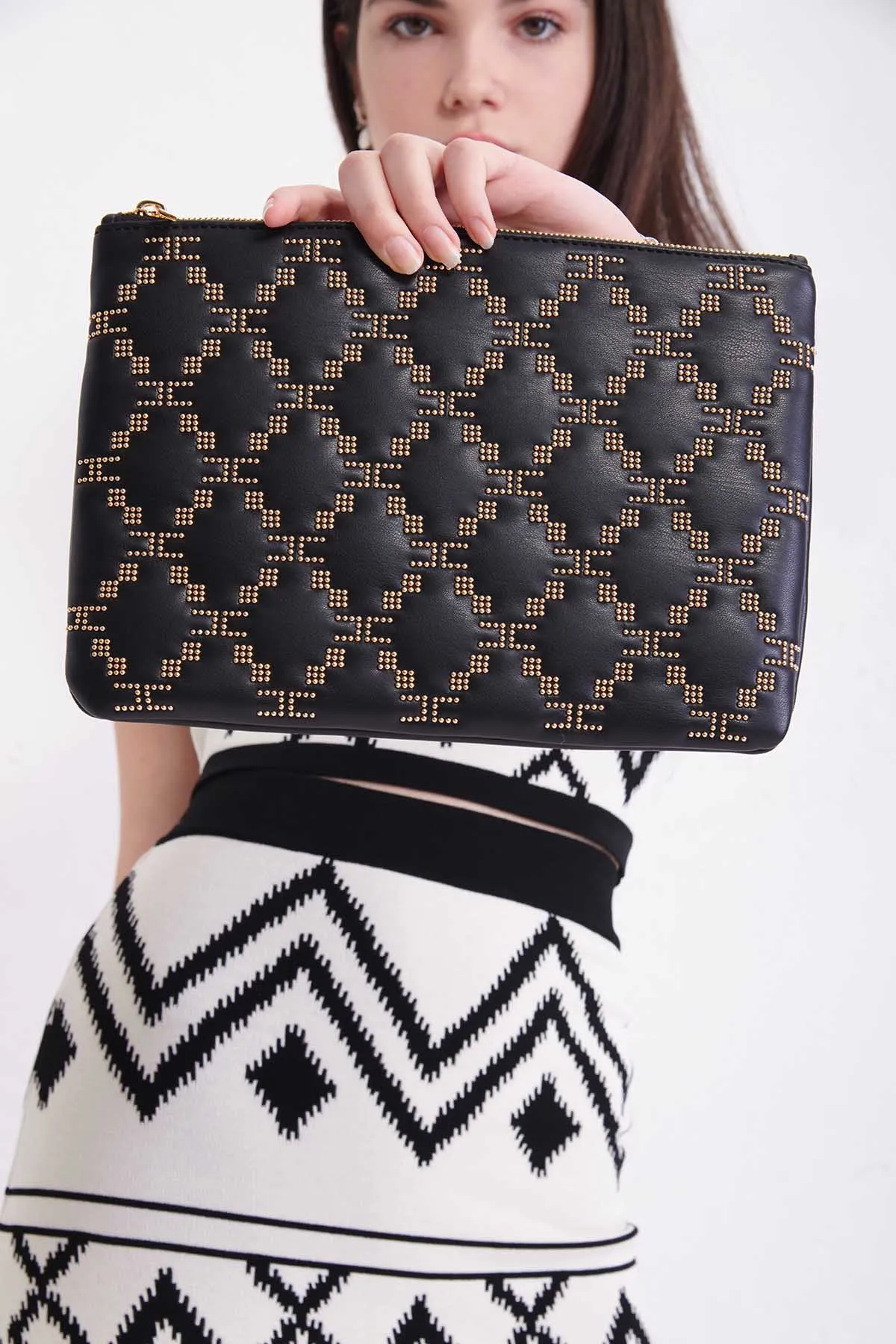 ELISABETTA FRANCHI Pouch grande con microborchie