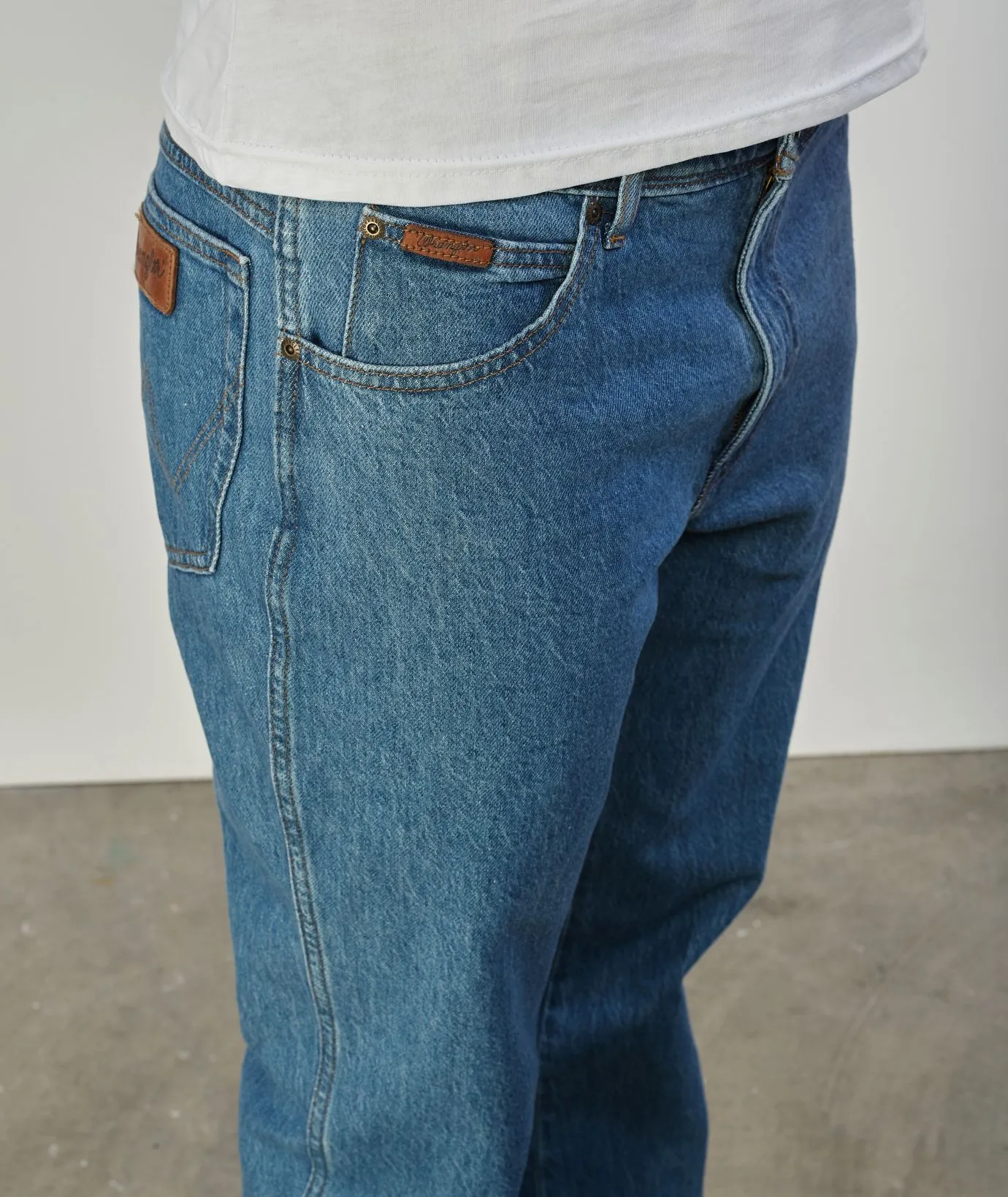 Jeans blu con tasche