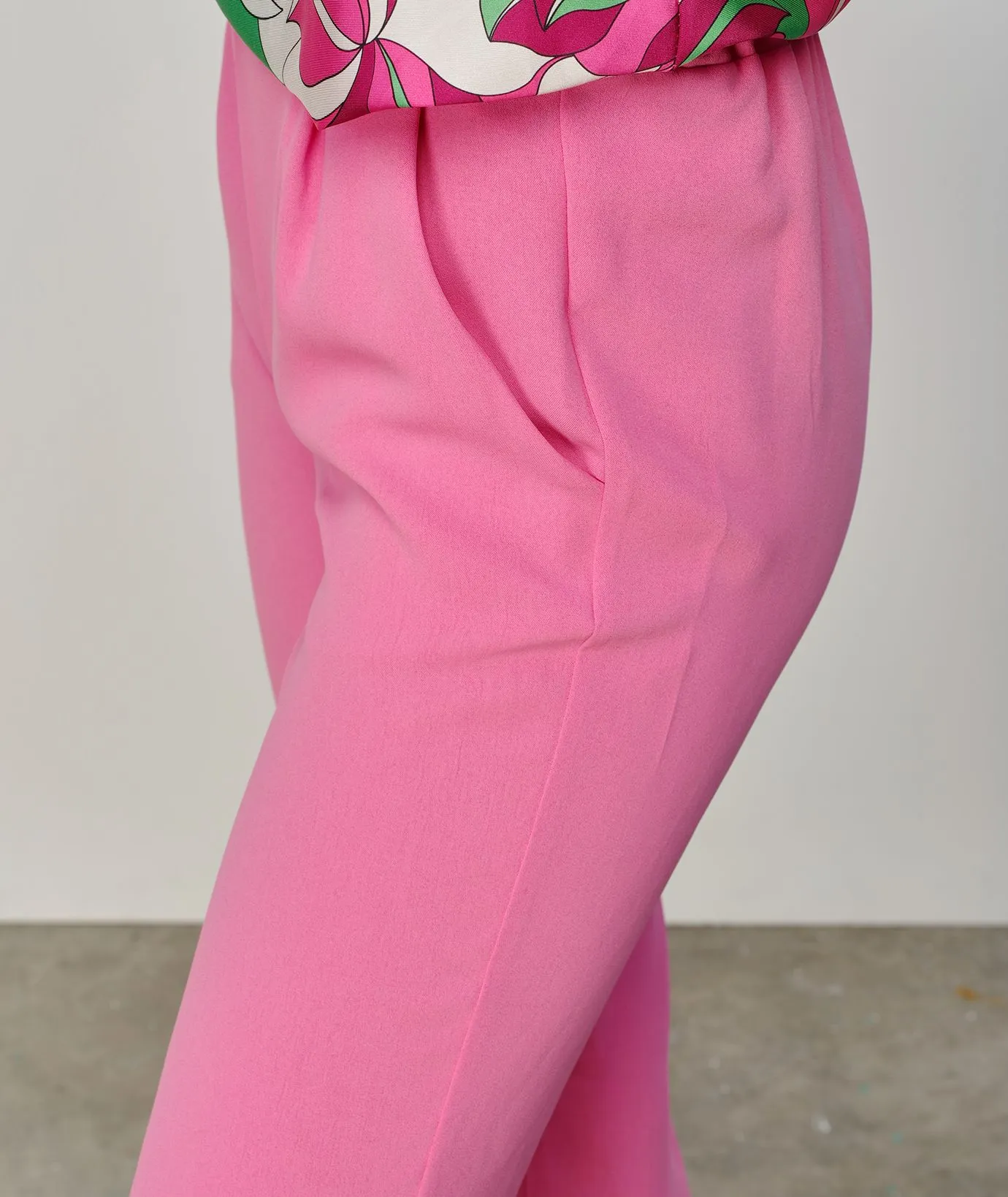 Pantaloni rosa con tasche