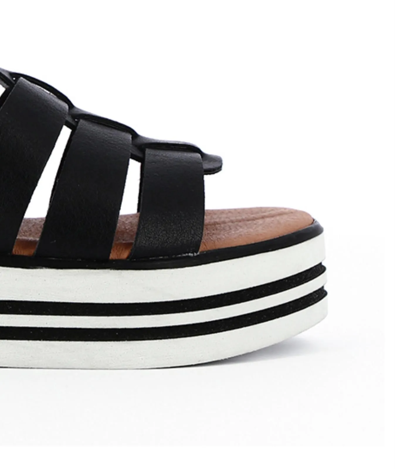 Sandali neri con suola platform