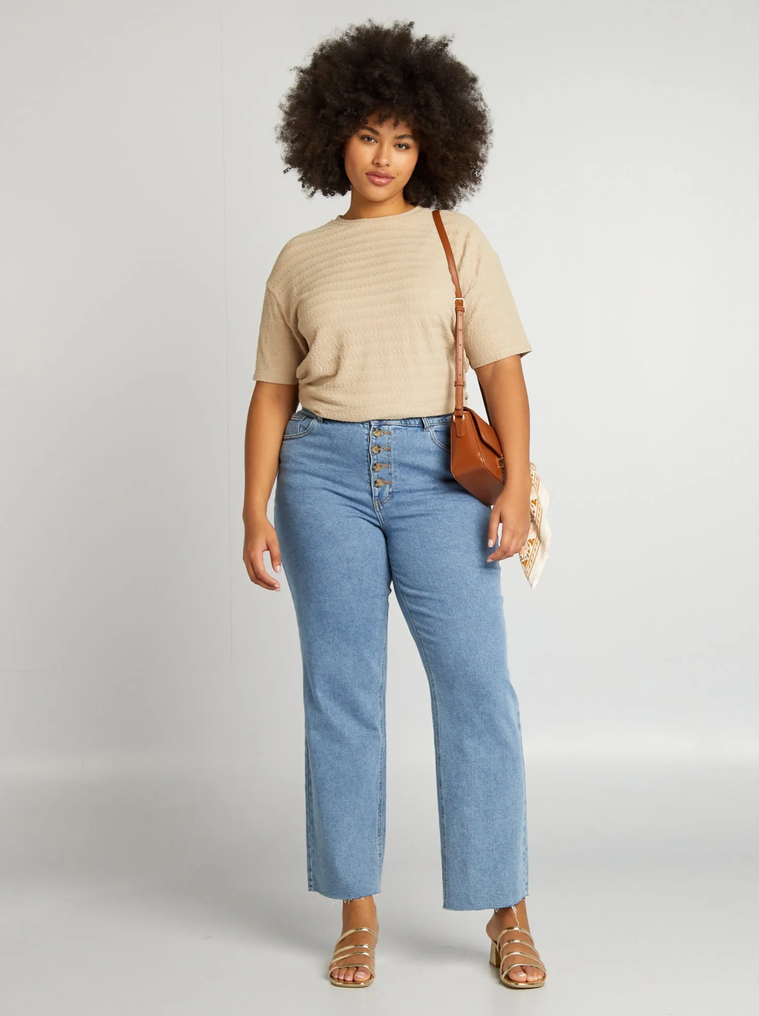 T-shirt in tessuto goffrato a maniche corte - BEIGE