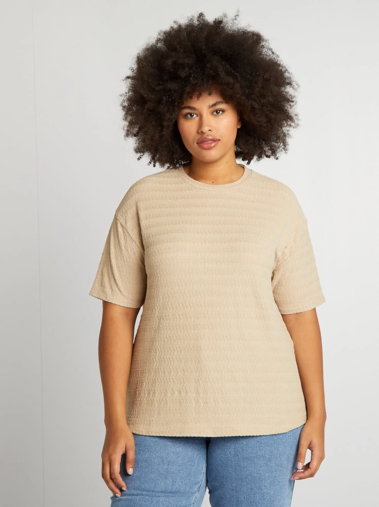 T-shirt in tessuto goffrato a maniche corte - BEIGE