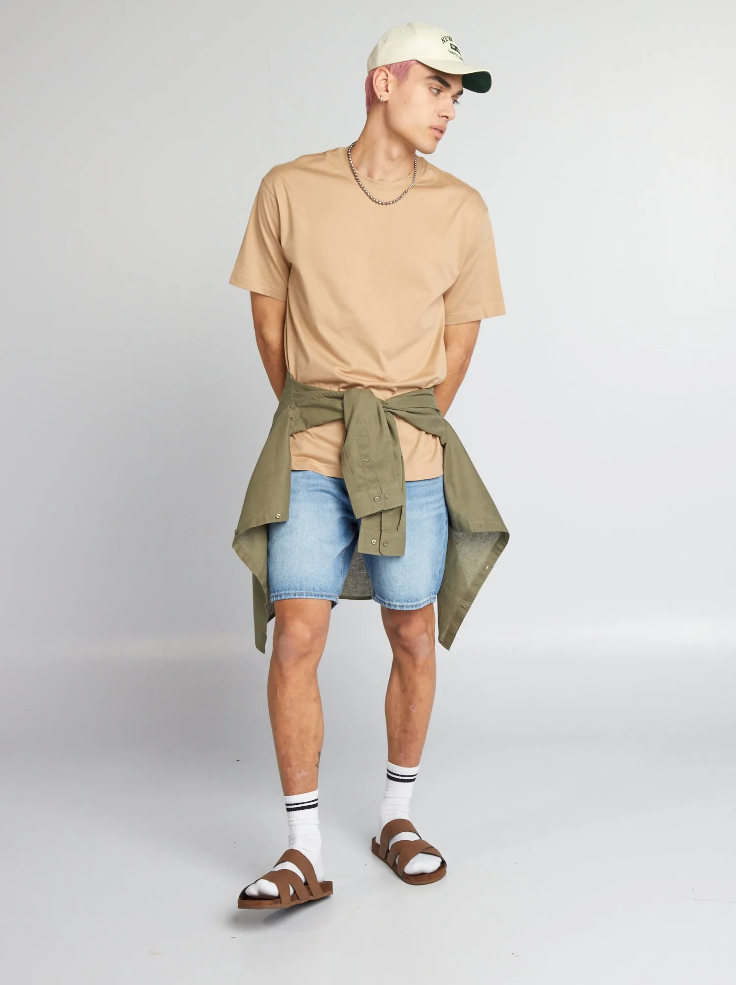 T-shirt tinta unita con scollo tondo - BEIGE