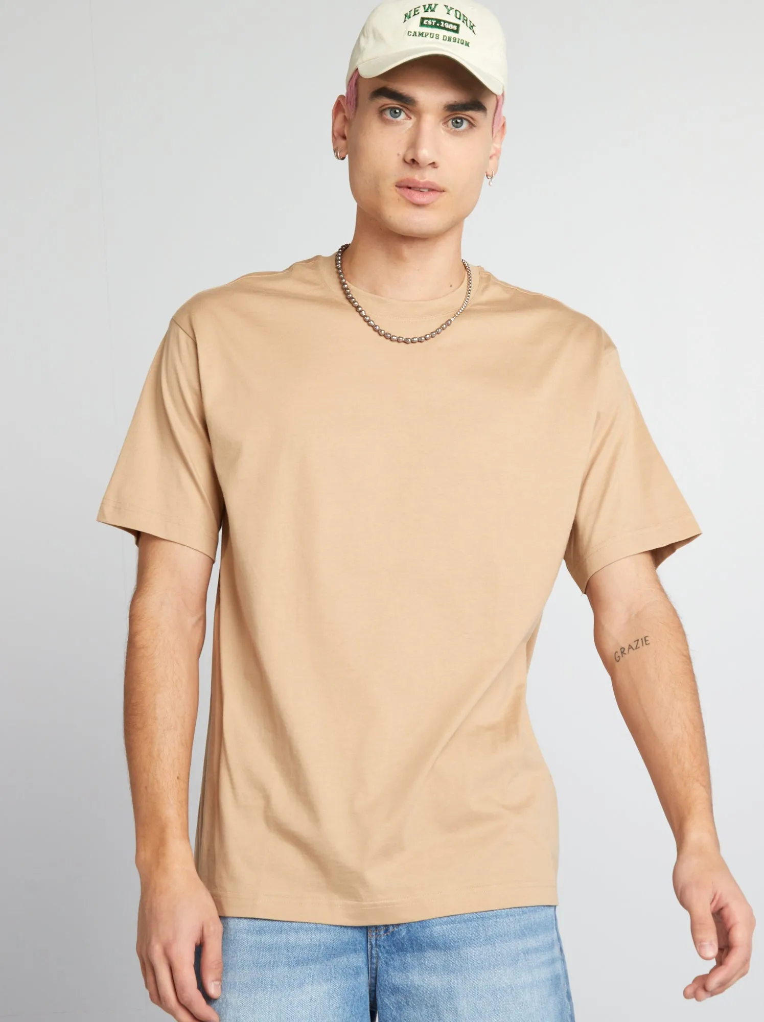 T-shirt tinta unita con scollo tondo - BEIGE
