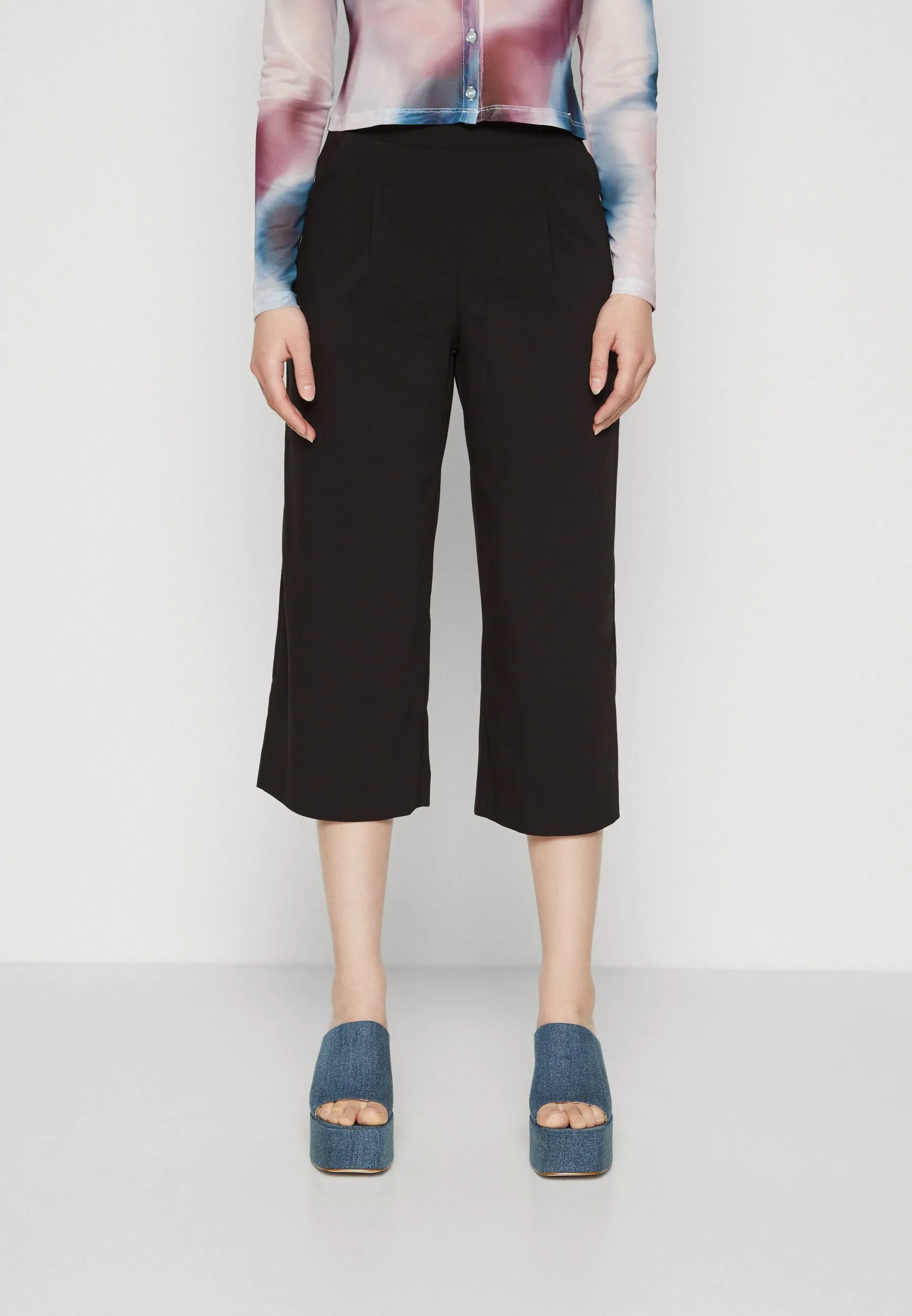 VMANDREA CULOTTE - Shorts